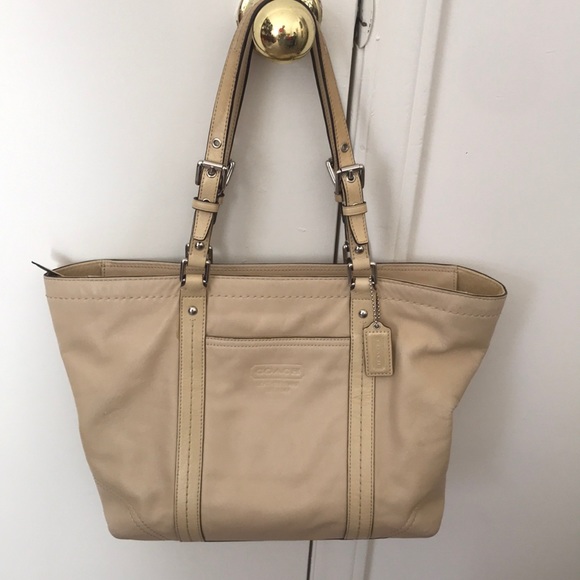 Coach Bag - Picture 5 of 17